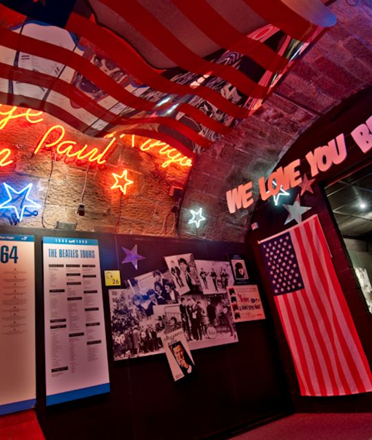 Beatles reizen Liverpool