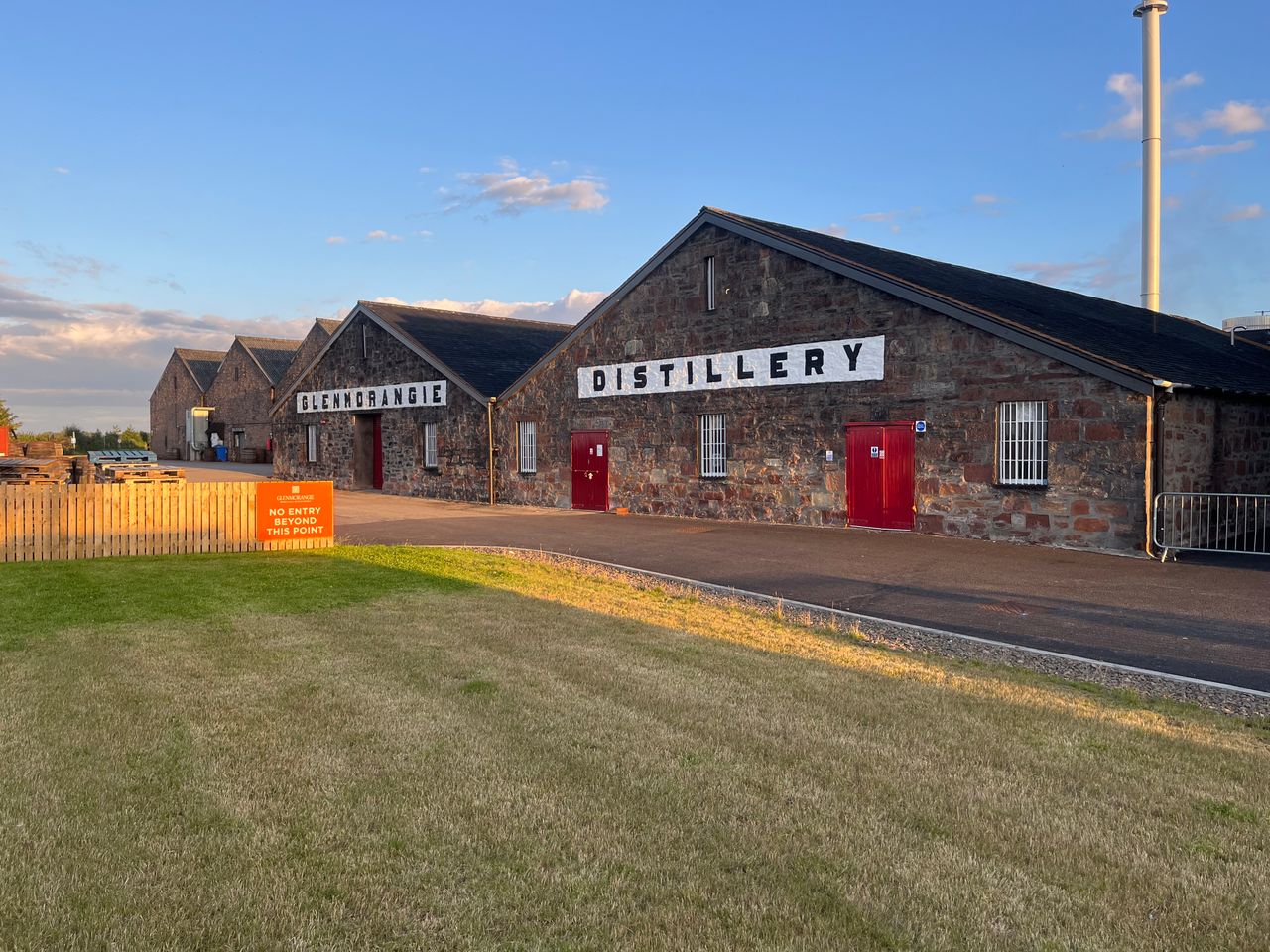 Glenmorangie distilleerderij langs de nc500 in Schotland