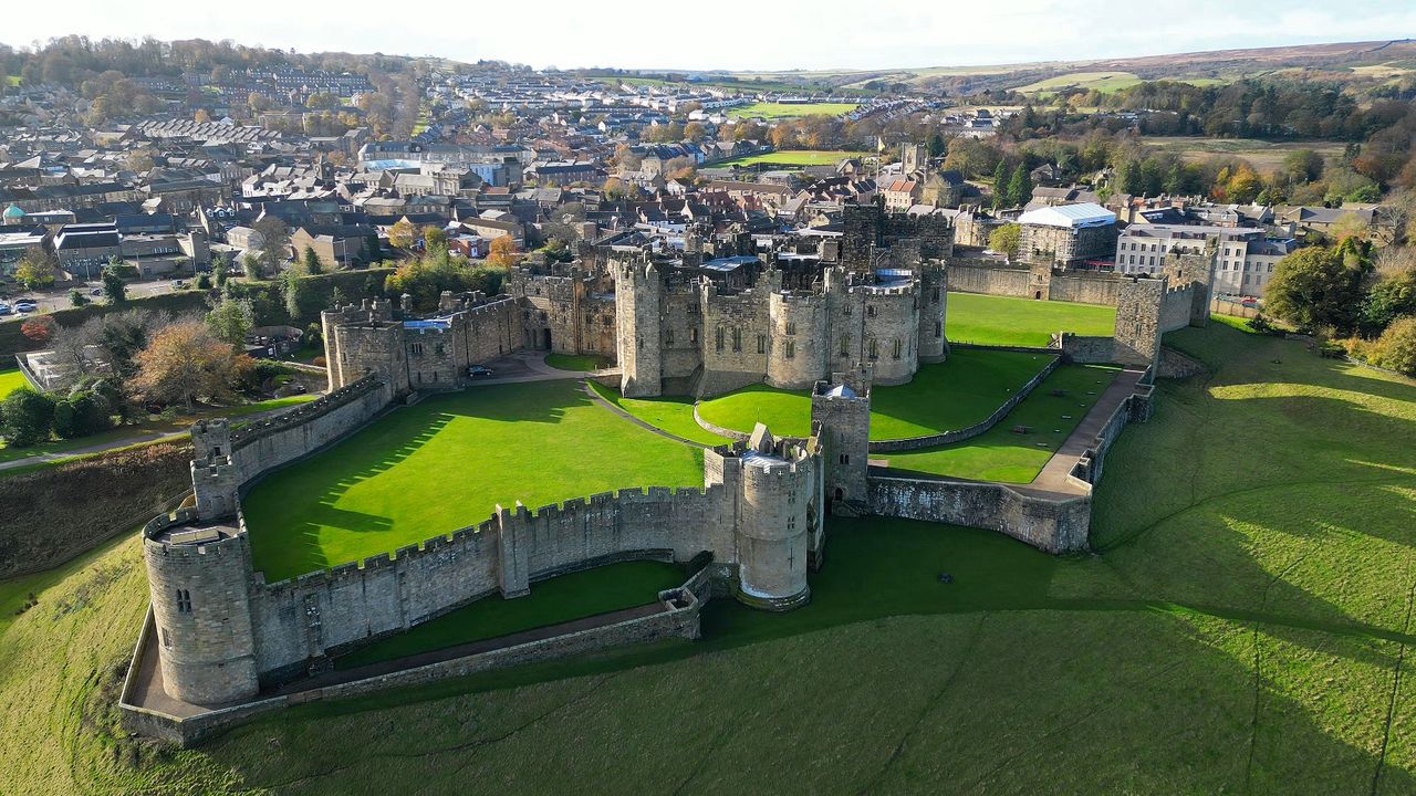 Alnwick Castle in Northumberland, filmlocatie voor de vlieglessc&egrave;ne uit Harry Potter